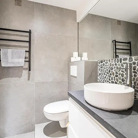 Apartment 65 Alex - One-bedroom With Parking And Near *