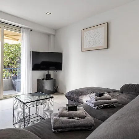 65 Alex - One-bedroom With Parking And Near *