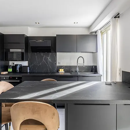 65 Alex - One-bedroom With Parking And Near