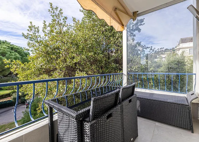 65 Alex - One-bedroom With Parking And Near