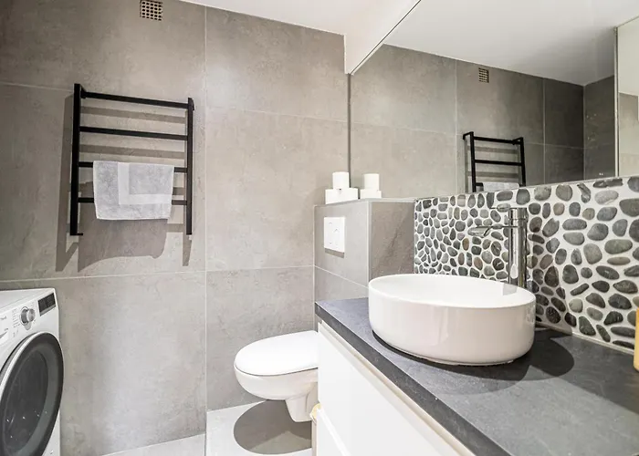 Apartment 65 Alex - One-bedroom With Parking And Near *