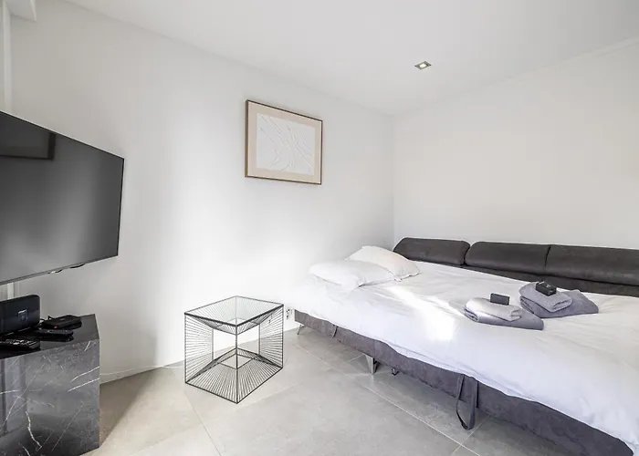 65 Alex - One-bedroom With Parking And Near Apartamento *