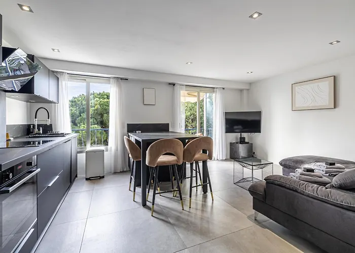 65 Alex - One-bedroom With Parking And Near Cannes