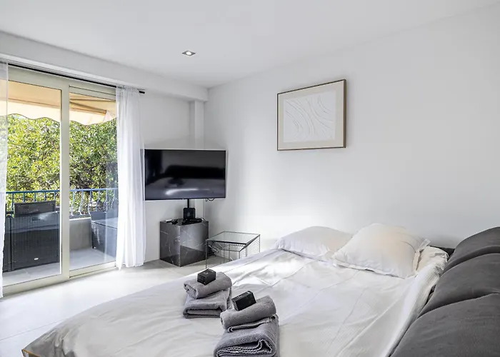 65 Alex - One-bedroom With Parking And Near Apartment Cannes