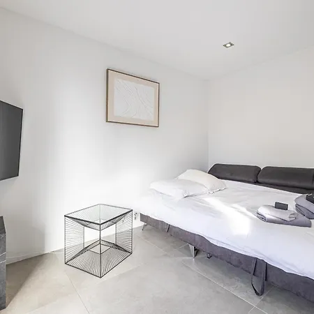 65 Alex - One-bedroom With Parking And Near Lejlighed *